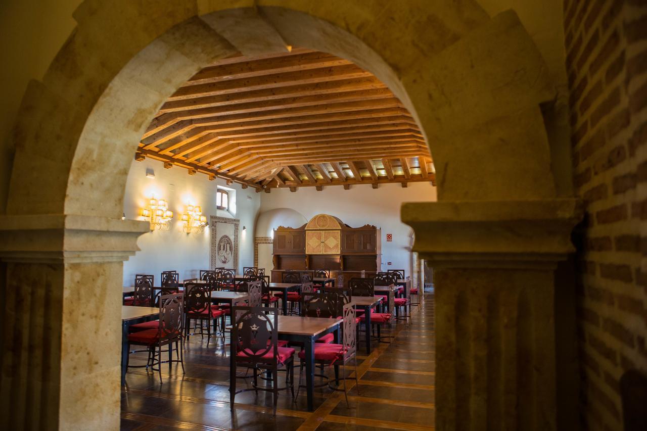 Posada Isabel De Castilla 마드리갈 데 라스 알타스 토레스 외부 사진